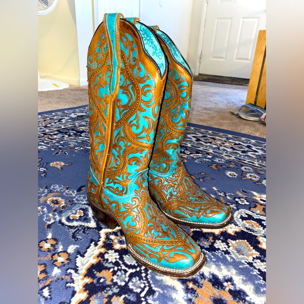 Brown/turquoise genuine leather cowgirl boots! In perfect condition!